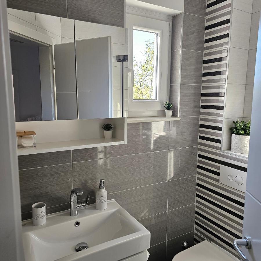 Apartman River Breeze Оміш Екстер'єр фото